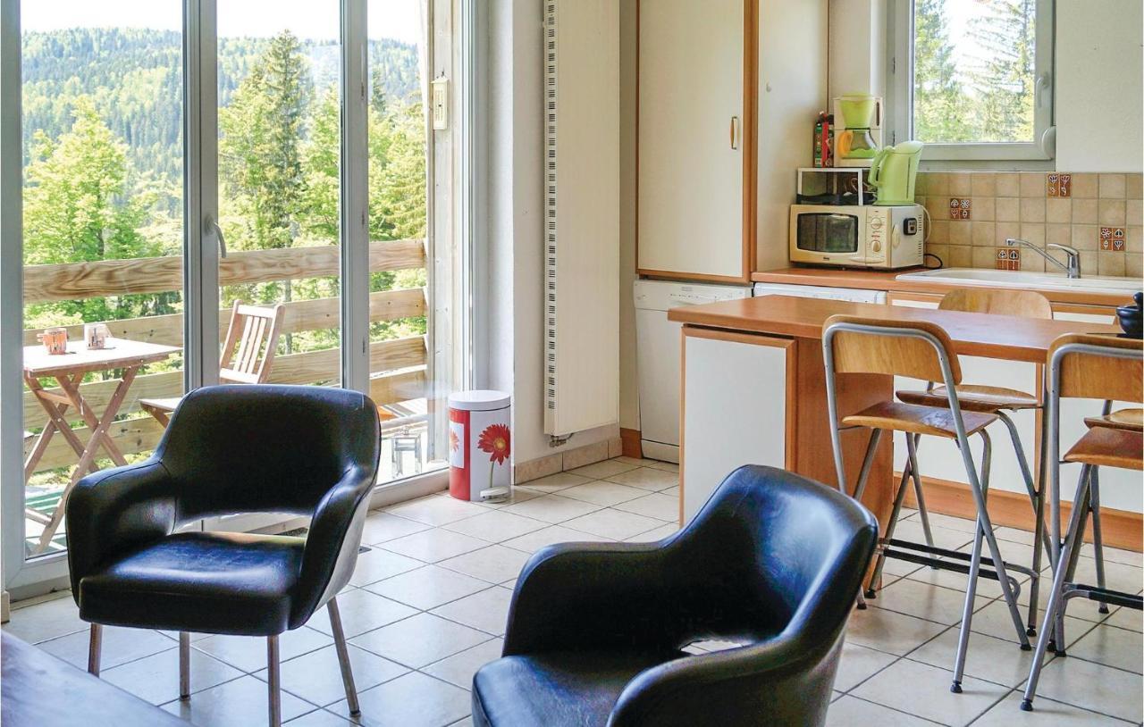 Cozy Apartment In Premanon With Kitchenette Eksteriør bilde
