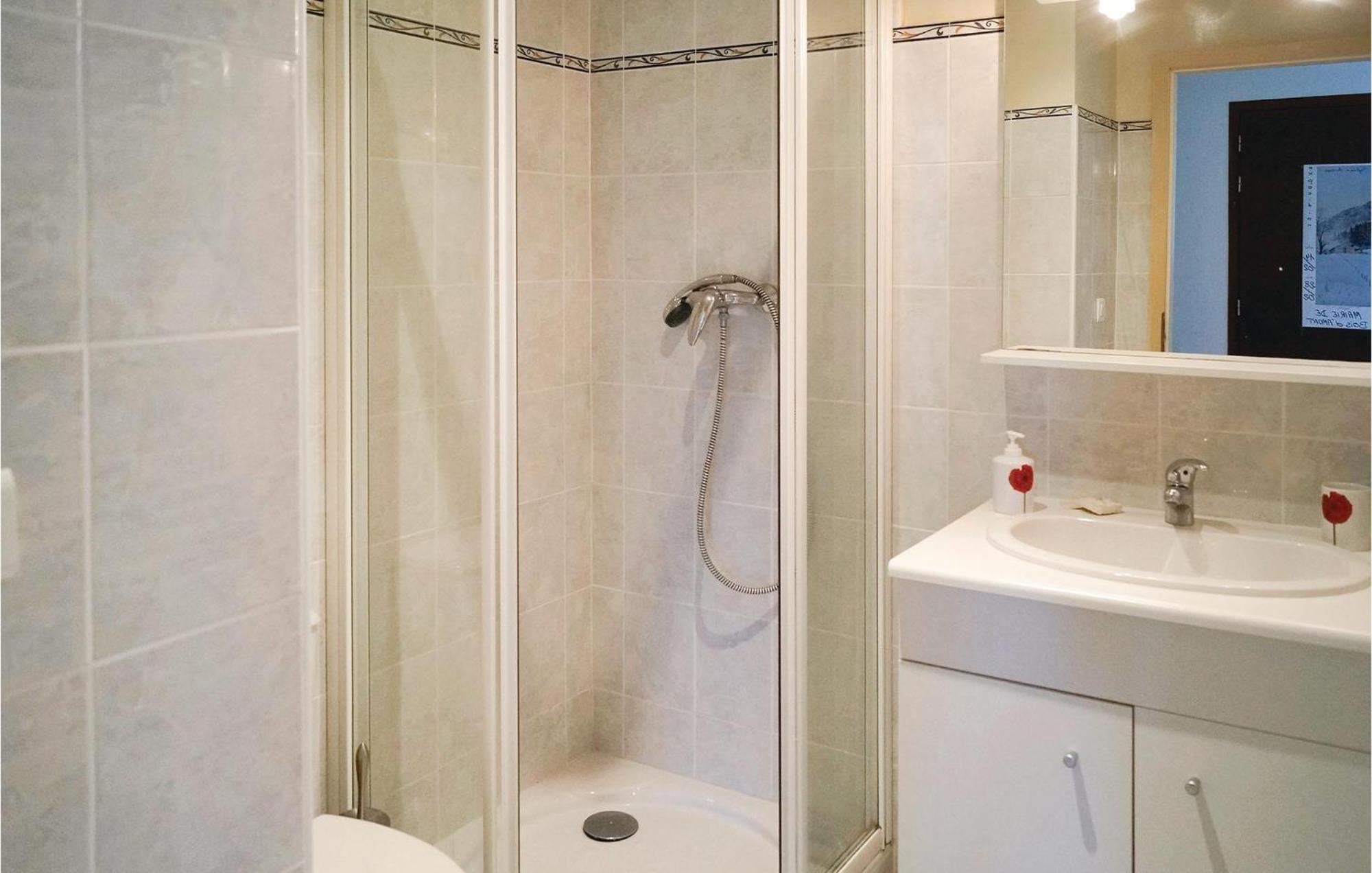 Cozy Apartment In Premanon With Kitchenette Eksteriør bilde